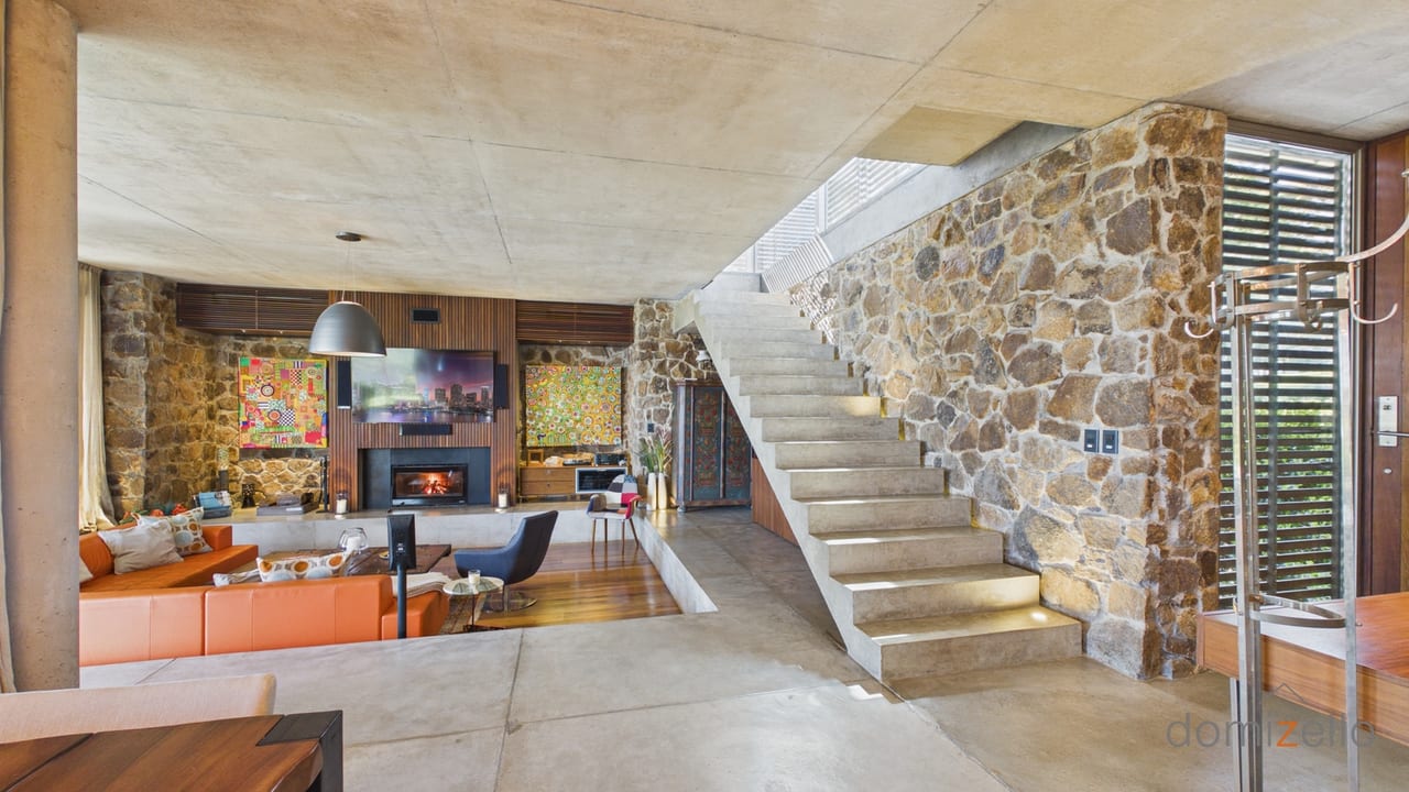Living with double-height ceiling, stone walls and wood-burning fireplace, house in El Quijote, Maldonado