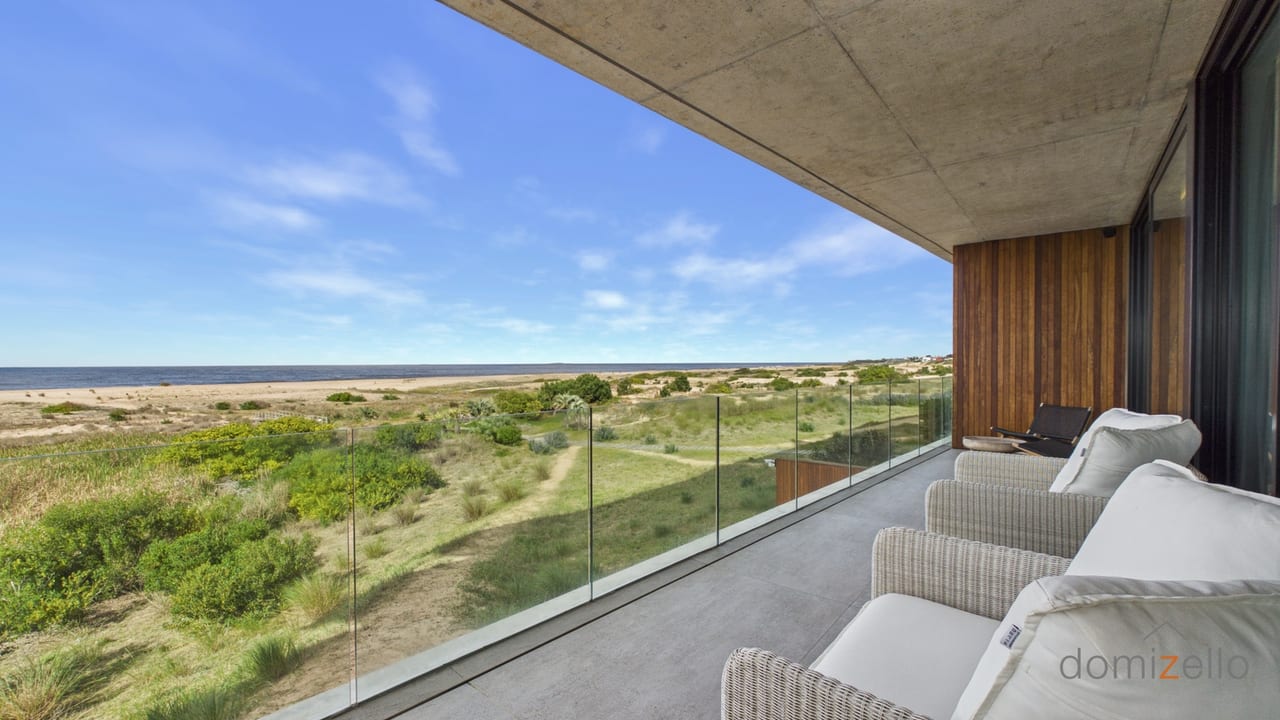 Terraza con vista al mar y dunas, apartamento en La Barra, Maldonado