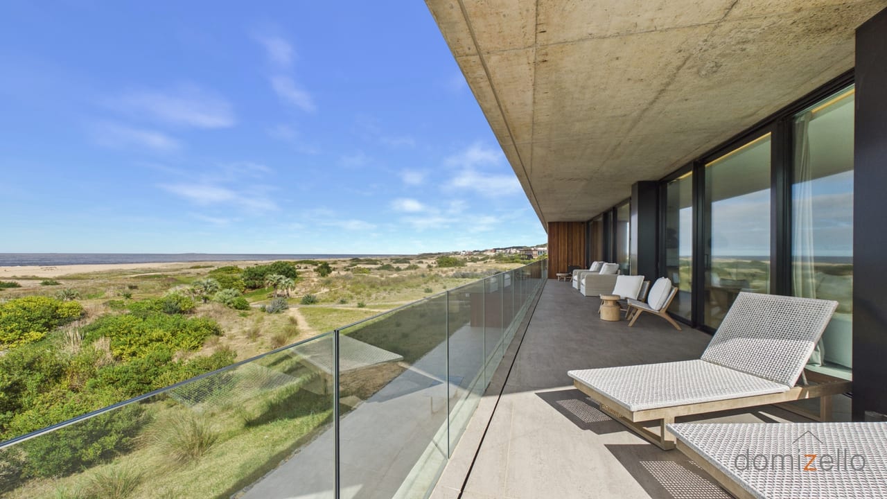 Terraza con vista al mar y paisaje natural, apartamento de 3 dormitorios en La Barra, Maldonado