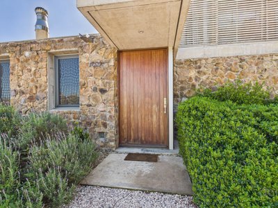 Casa modernista de primera con vistas increíbles al campo